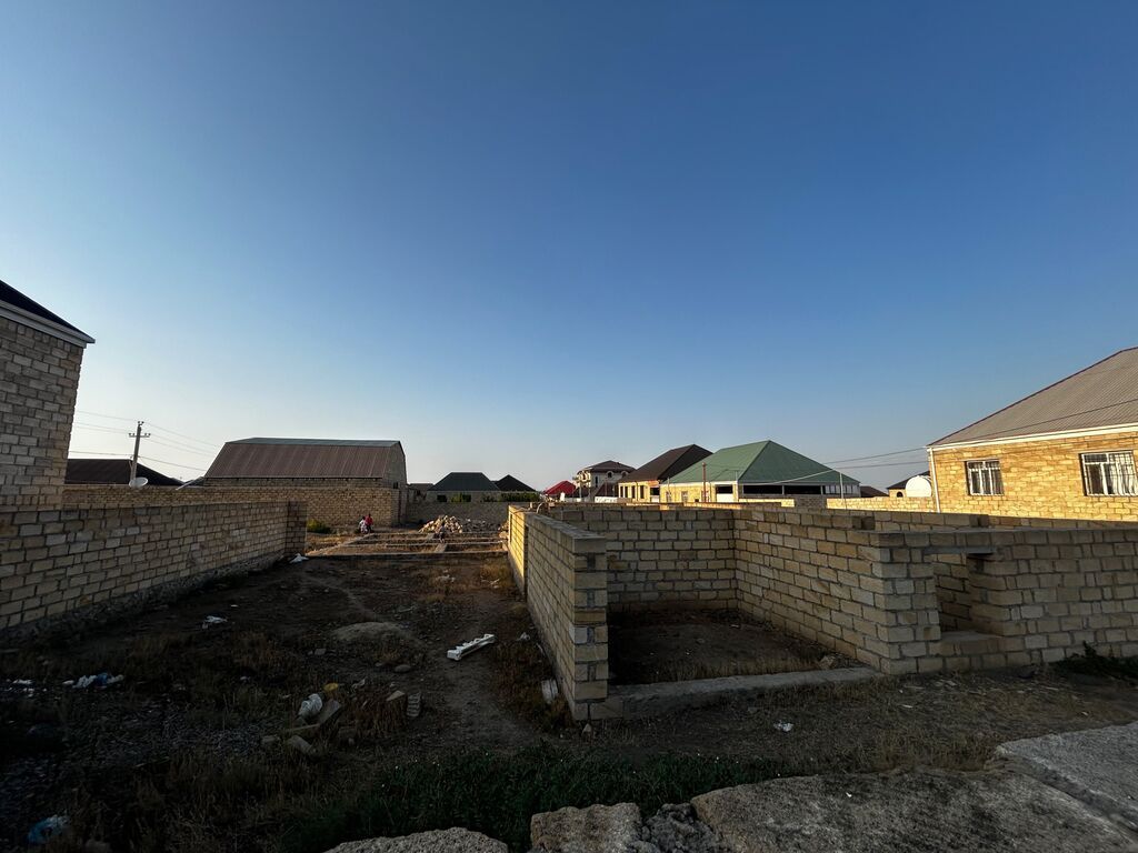 6 otaqlı, 400 kv. m, Təmirsiz