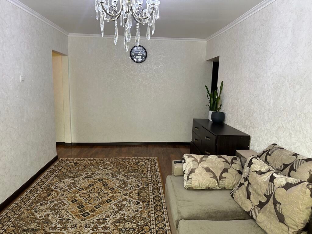 3 комнаты, 58 м², 11 мкр 104 серия, 1 этаж, Косметический ремонт: фото 1