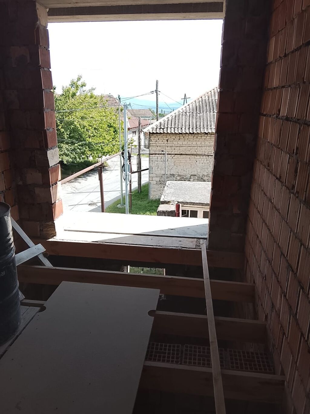 4 otaqlı, 140 kv. m, Təmirsiz