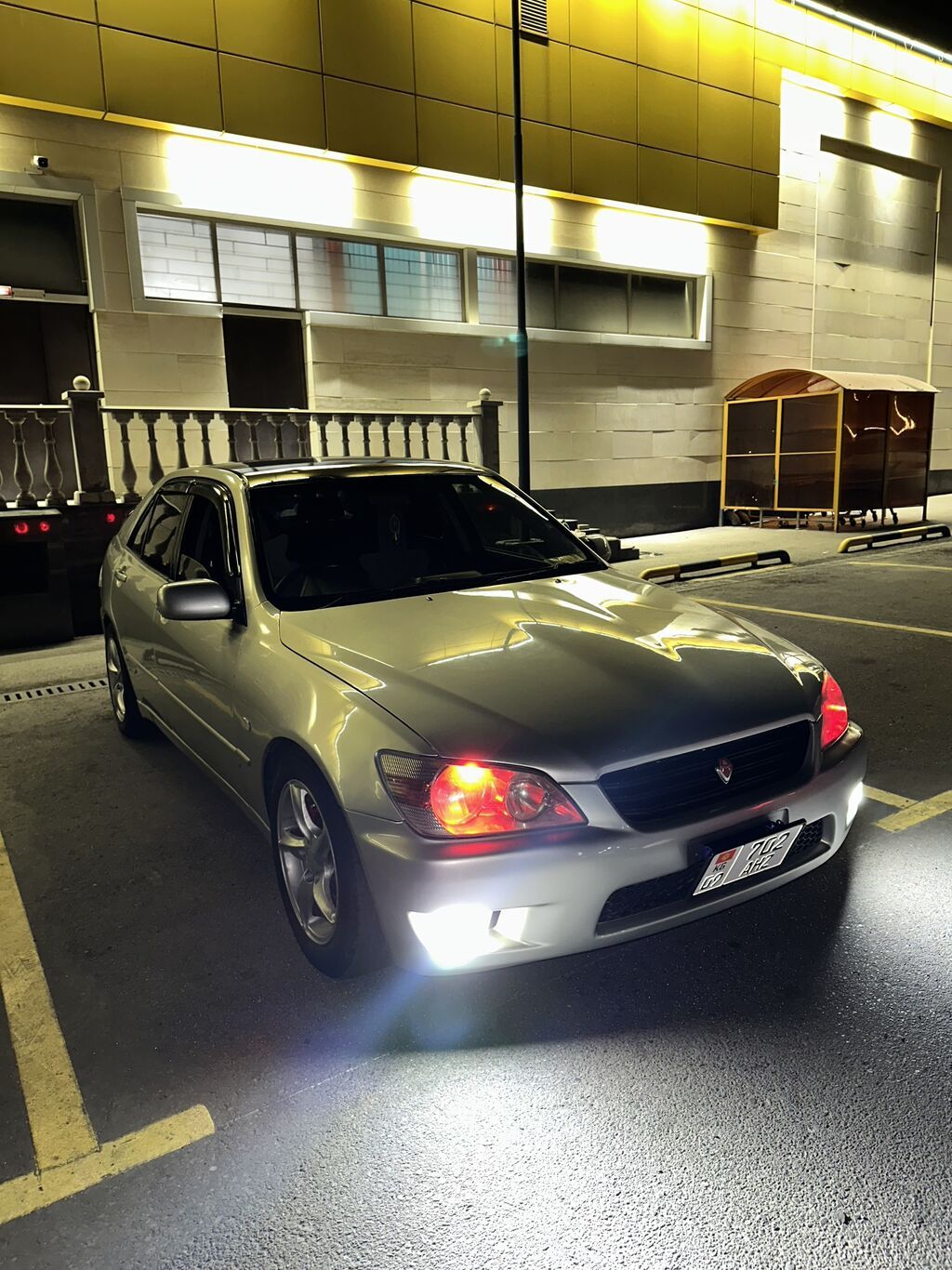Toyota Altezza: 1999 г., 2 л, Автомат, Бензин, Седан: фото 4