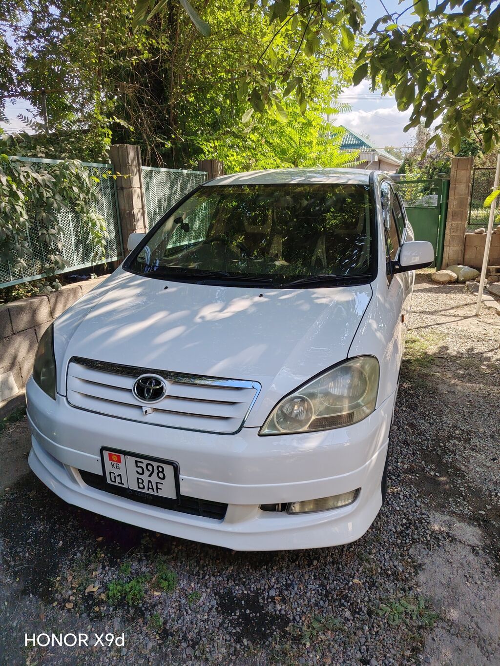 Toyota Ipsum: 2003 г., 2.4 л, Автомат, Газ, Минивэн: фото 1