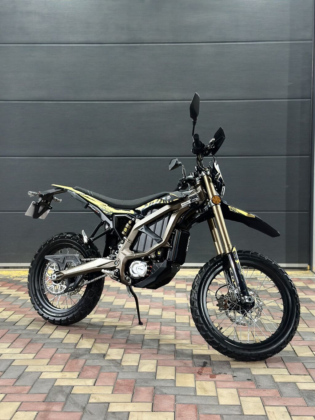 SURRON ULTRA BEE — мощный электрический эндуро для города и: фото 5