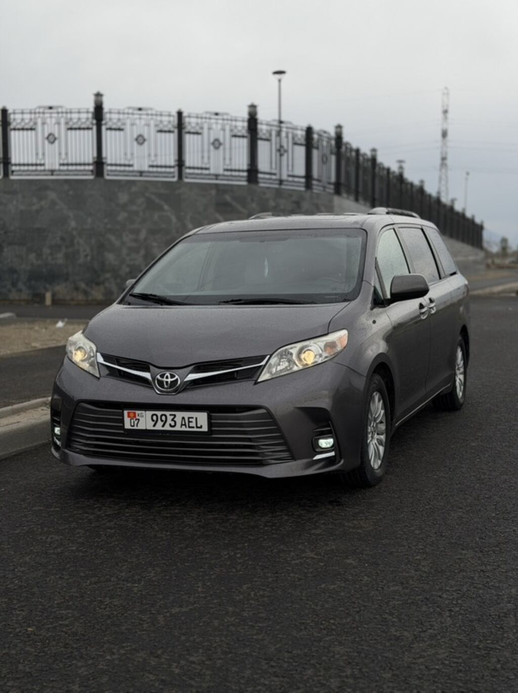 Toyota Sienna: 2016 г., 3.5 л, Автомат, Бензин, Минивэн: фото 2