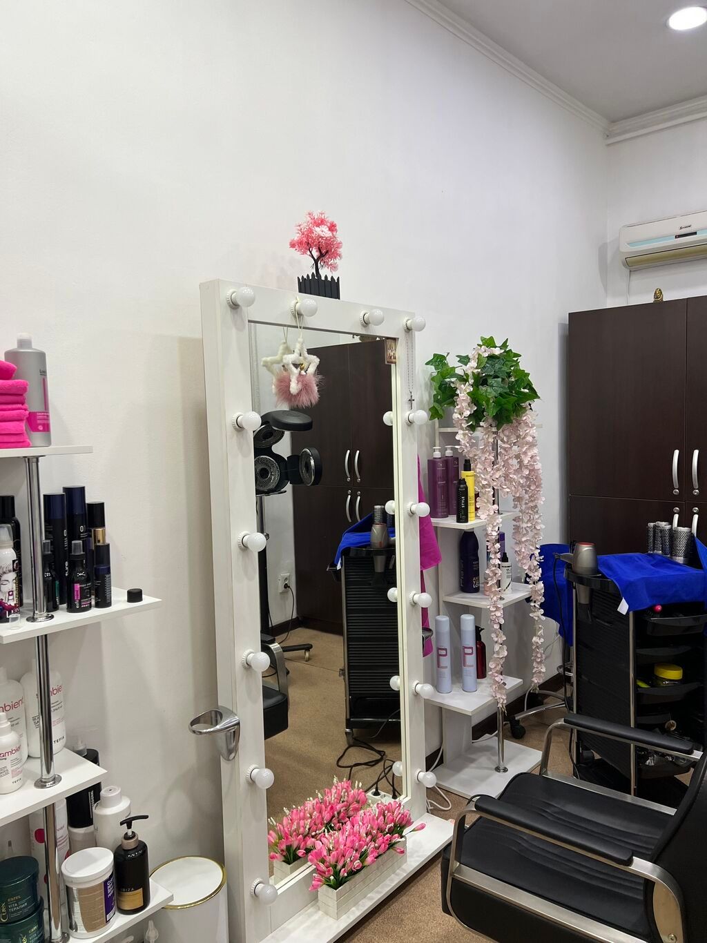 Сдается кабинет в салоне красоты в: 20000 KGS Офисы | Бишкек | 58137892 ...