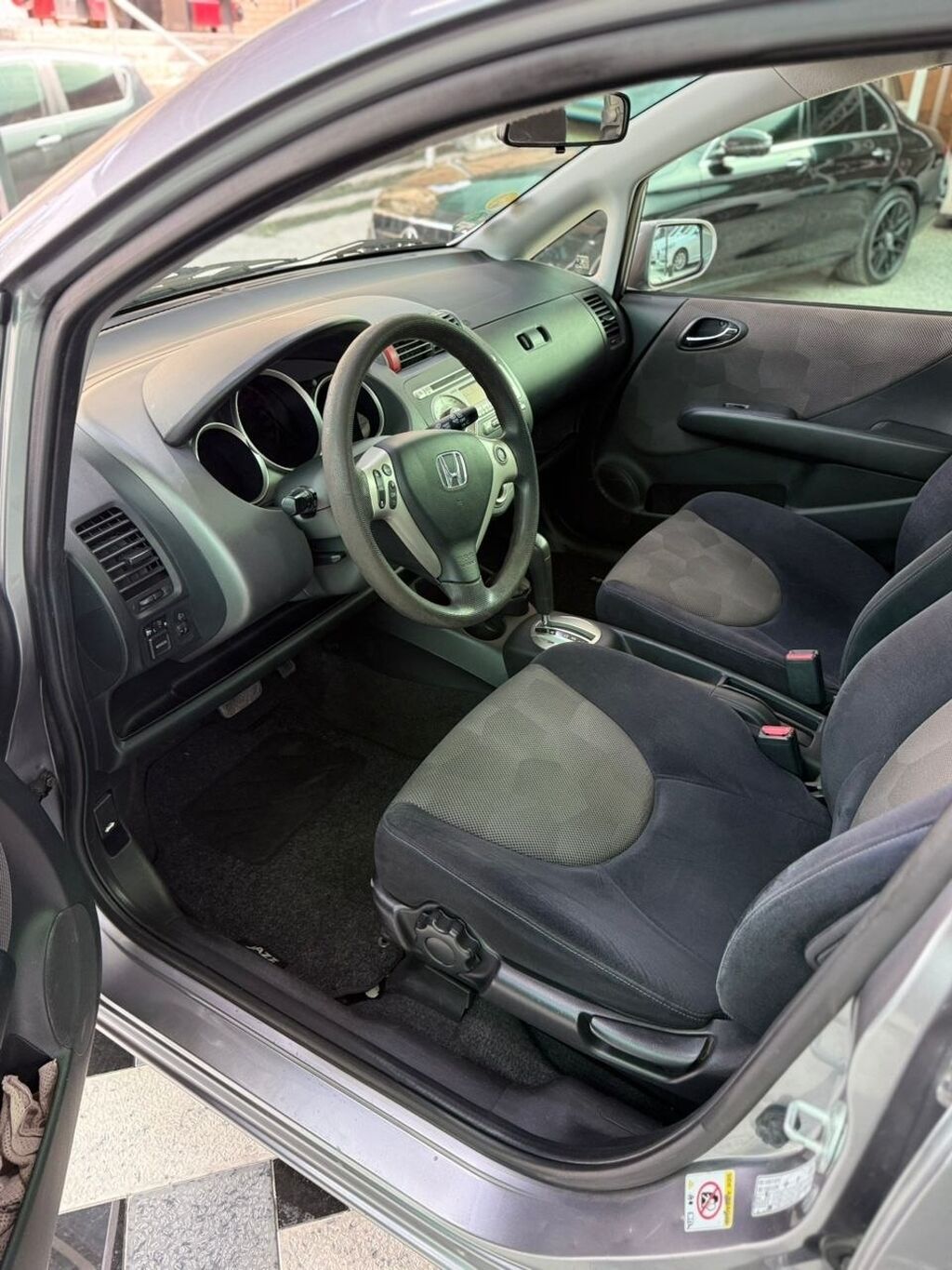 Honda Jazz: 2007 г., 1.4 л, Автомат, Бензин, Хэтчбэк: фото 2
