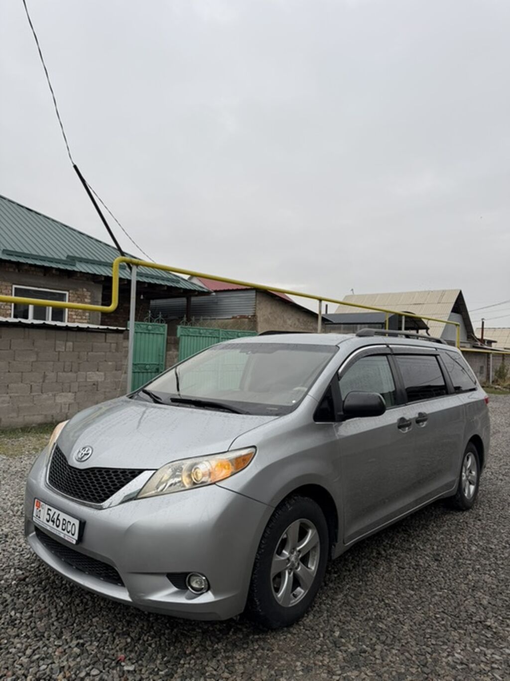 Toyota Sienna: 2011 г., 3.5 л, Автомат, Газ, Минивэн: фото 2