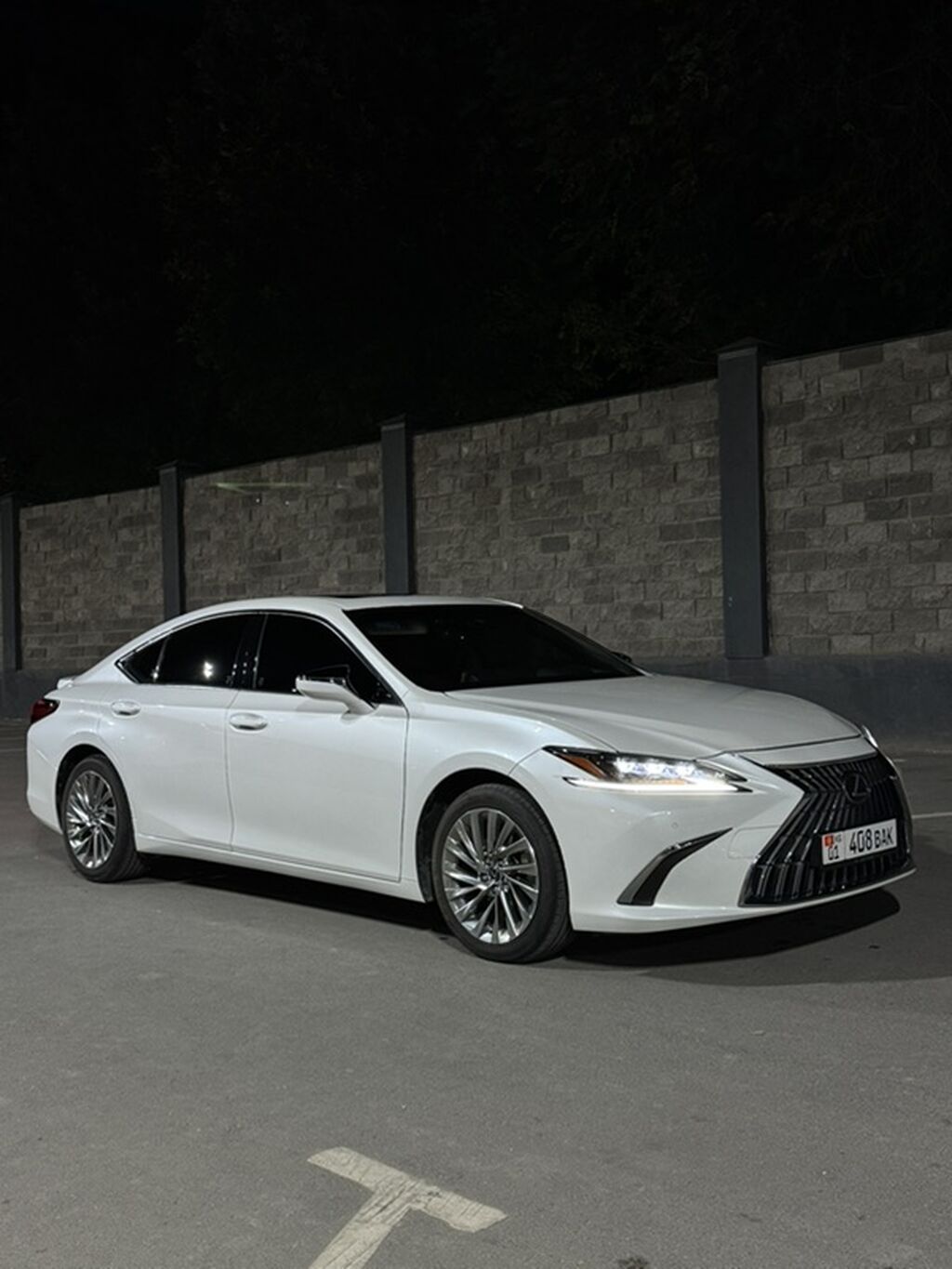 Lexus ES: 2022 г., 2.5 л, Автомат, Гибрид, Седан — фото 1