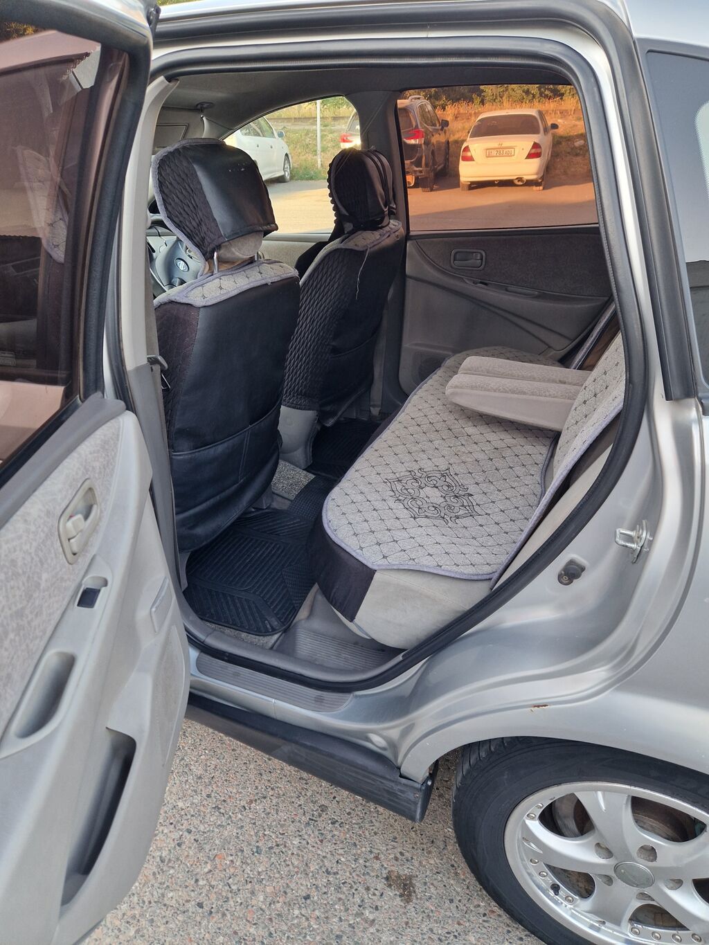 Nissan Tino 2000 г., минивэн: фото 6