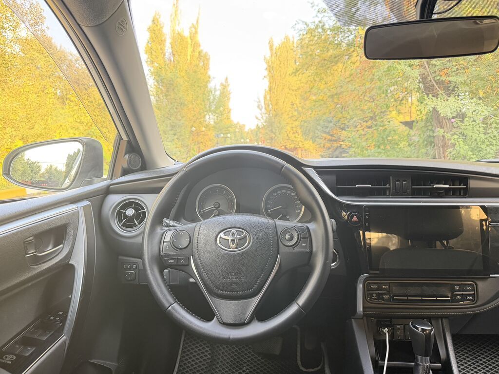 Toyota Corolla: 2017 г., Бензин, Седан: фото 4