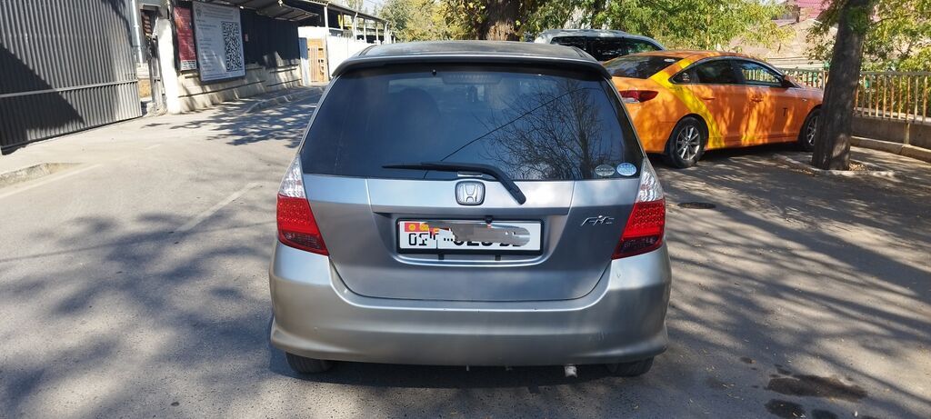 Honda Fit: 2004 г., 1.3 л, Автомат, Бензин, Хэтчбэк: фото 3