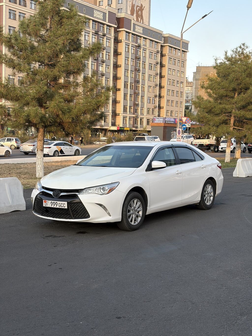 Toyota Camry: 2015 г., 2.5 л, Автомат, Бензин, Седан: фото 2
