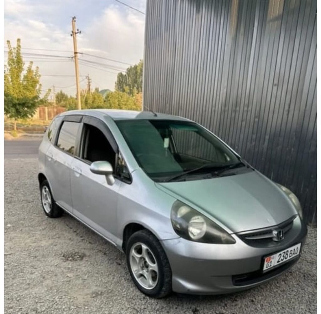 Honda Fit: 2002 г., Автомат, Хэтчбэк: фото 2