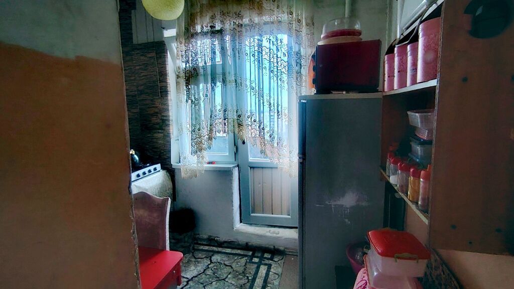 Yeni Günəşli qəsəbəsi D massivində 2 otaqlı leninqrad layihəli mənzil