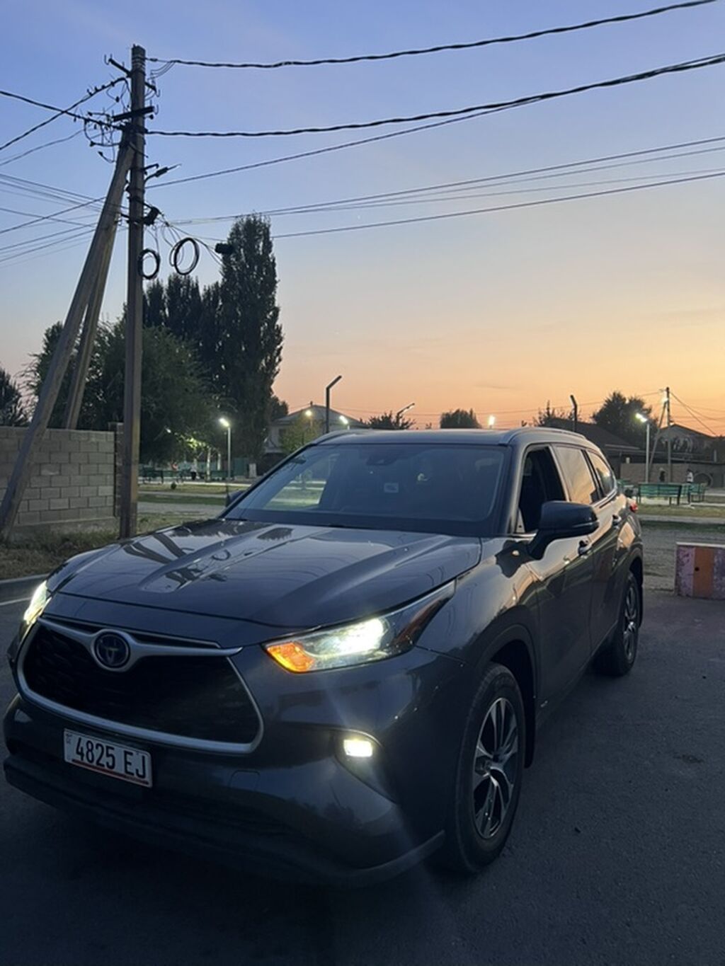 Toyota Highlander: 2022 г., 2.5 л, Автомат, Гибрид, Кроссовер: фото 2