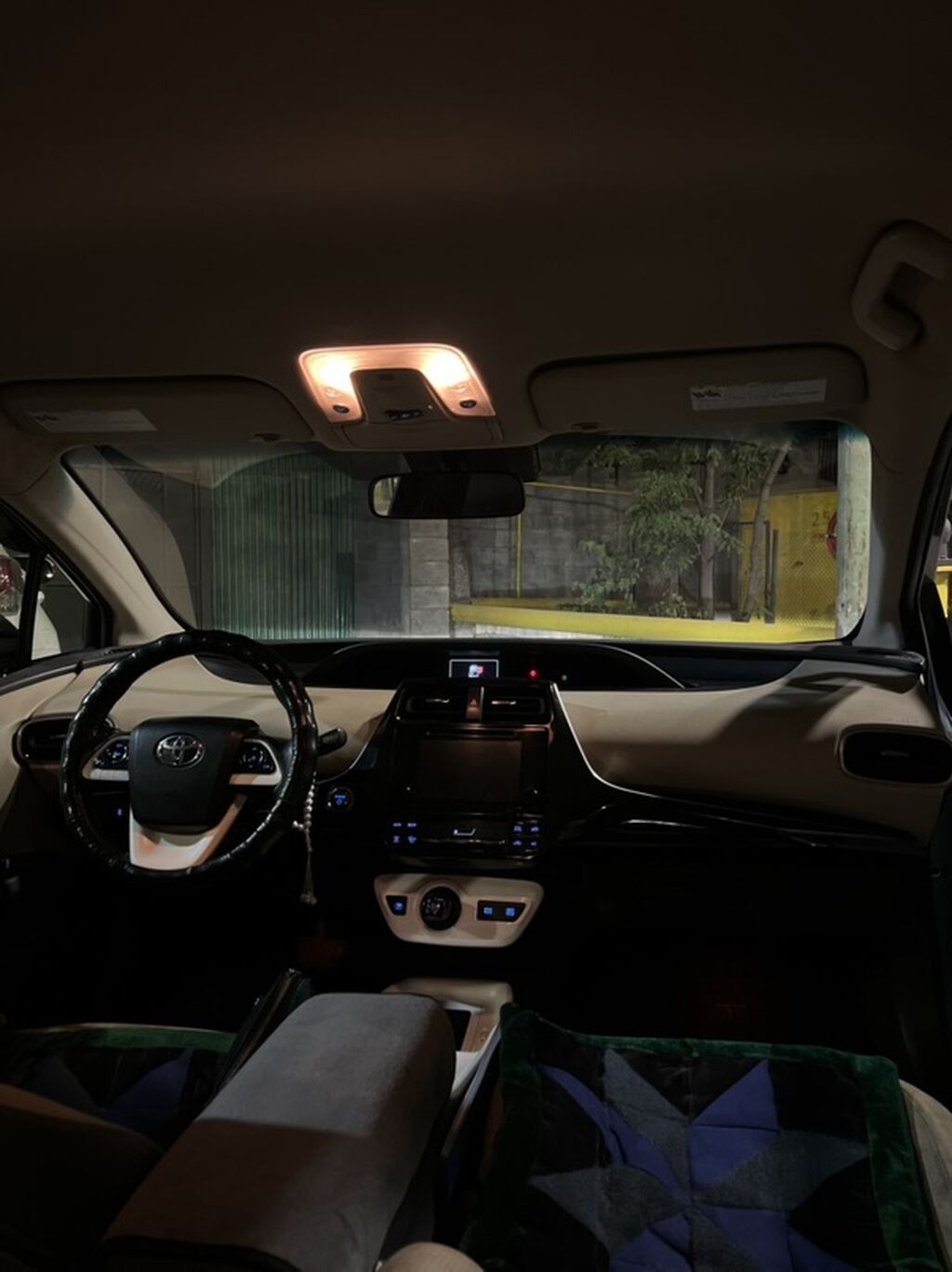 Toyota Prius: 2016 г., 1.8 л, Вариатор, Гибрид, Лифтбек: фото 8