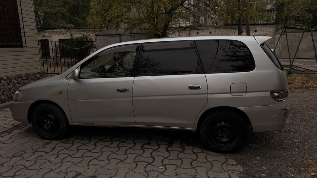 Toyota Ipsum: 2001 г., 2 л, Бензин, Минивэн: фото 3
