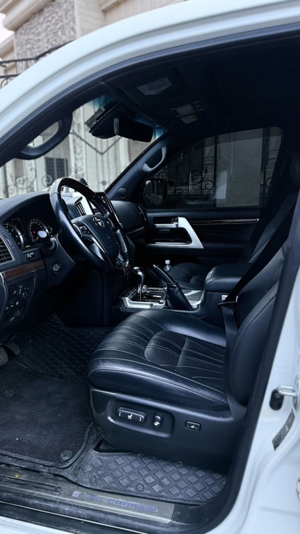 Toyota Land Cruiser: 2020 г., 4.6 л, Автомат, Бензин, Внедорожник: фото 8