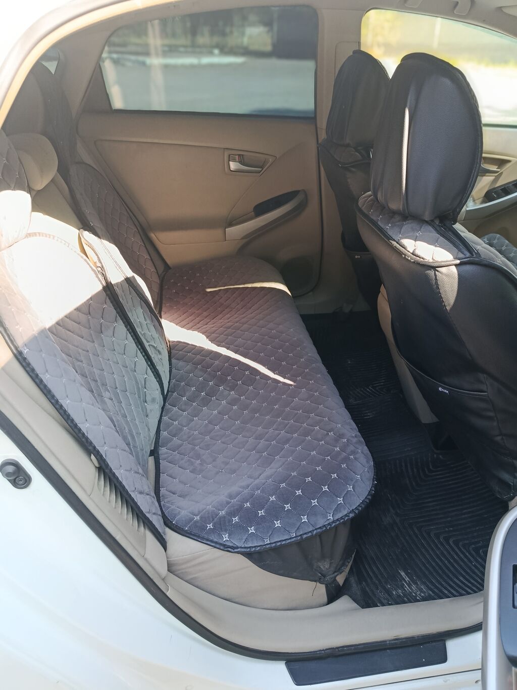Toyota Prius: 2014 г., 1.8 л, Вариатор, Гибрид, Хэтчбэк: фото 6