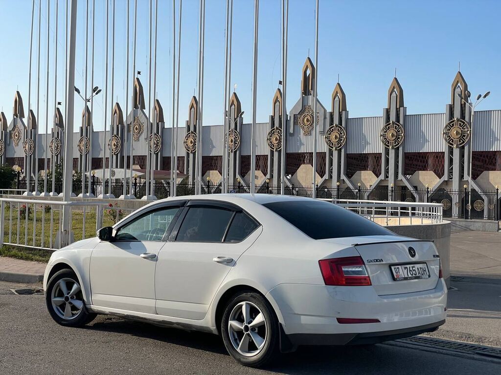 Skoda Octavia: 2015 г., 1.6 л, Механика, Бензин, Лифтбек: фото 1