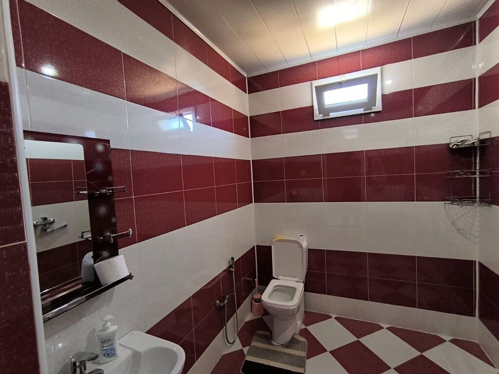 6 otaqlı, 165 kv. m, Kredit yoxdur, Orta təmir
