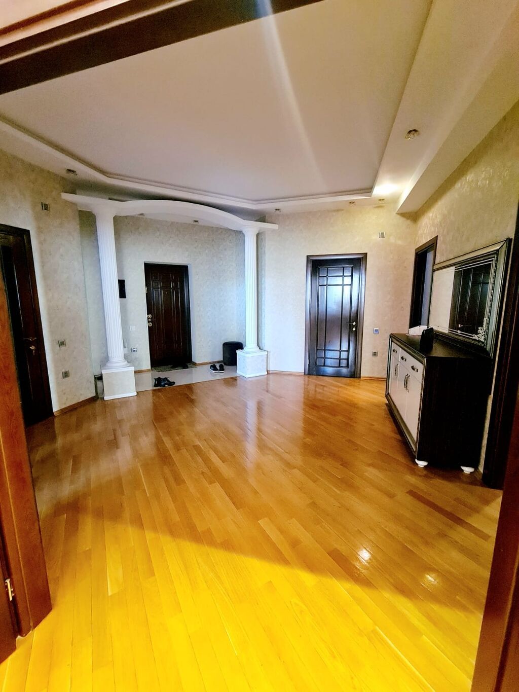 Montin, 3 otaqlı, Yeni tikili, 178 kv. m