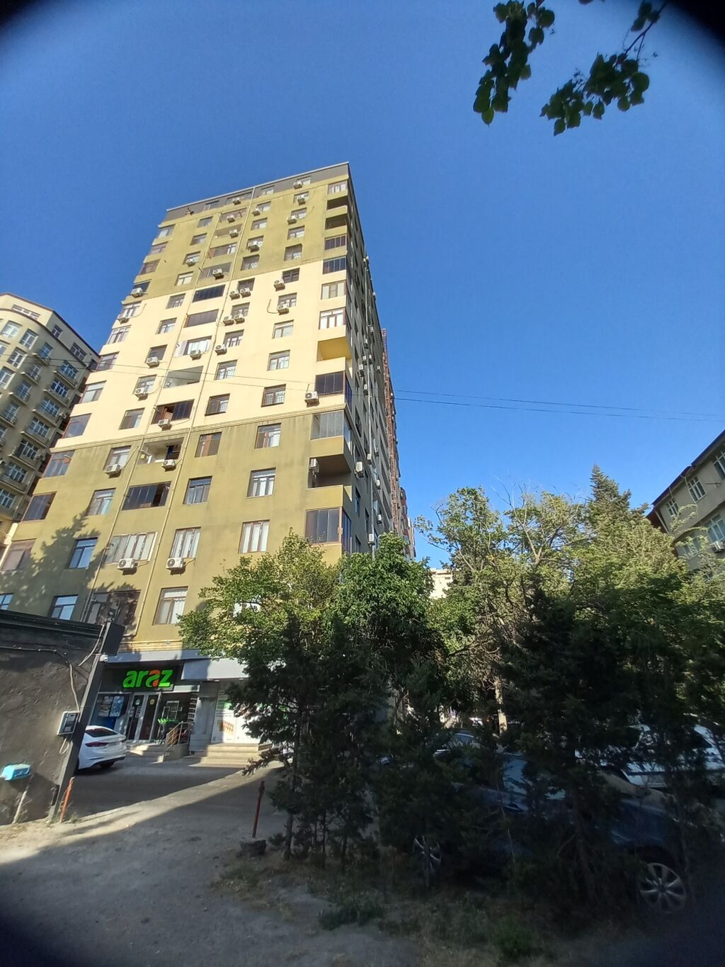 8-ci mikrorayon, 3 otaqlı, Yeni tikili, m. Azadlıq Prospekti, 108 kv. m