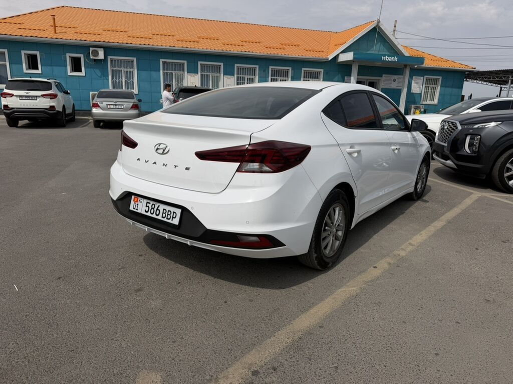 Hyundai Avante: 2019 г., 1.6 л, Автомат, Бензин, Седан: фото 4