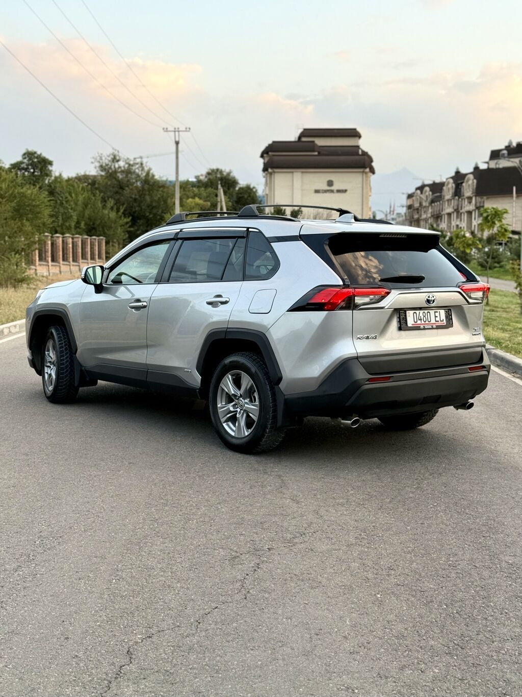 Toyota RAV4: 2022 г., 2.5 л, Автомат, Гибрид, Кроссовер: фото 4