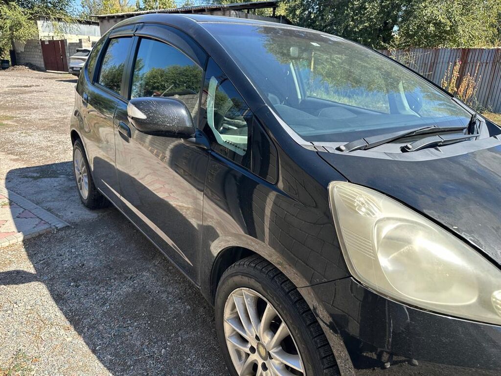 Honda Fit: 2010 г., 1.3 л, Автомат, Хэтчбэк: фото 2