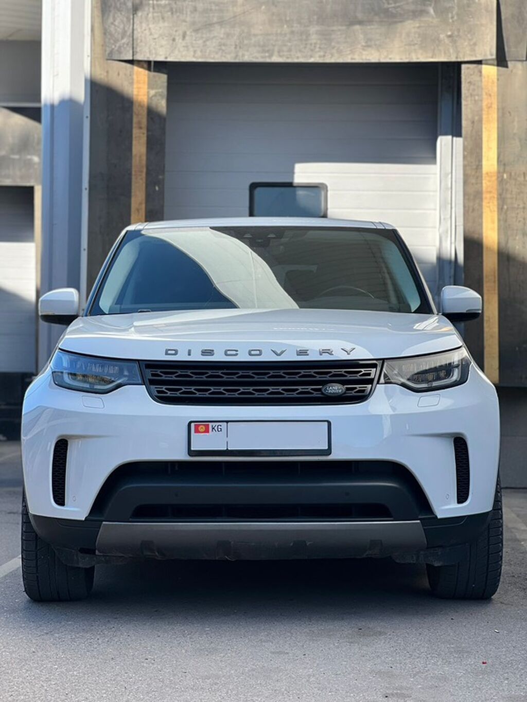 Land Rover Discovery: 2017 г., 2 л, Автомат, Дизель, Внедорожник: фото 2