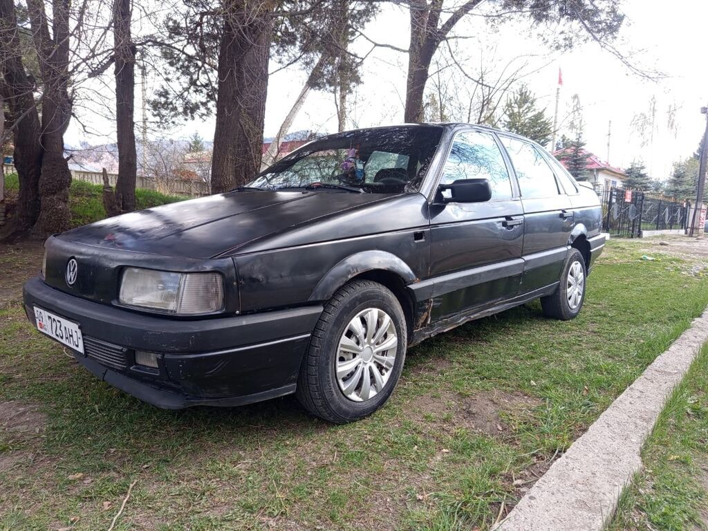 Volkswagen Passat: 1991 г., 1.8 л, Механика, Бензин, Седан — фото 3