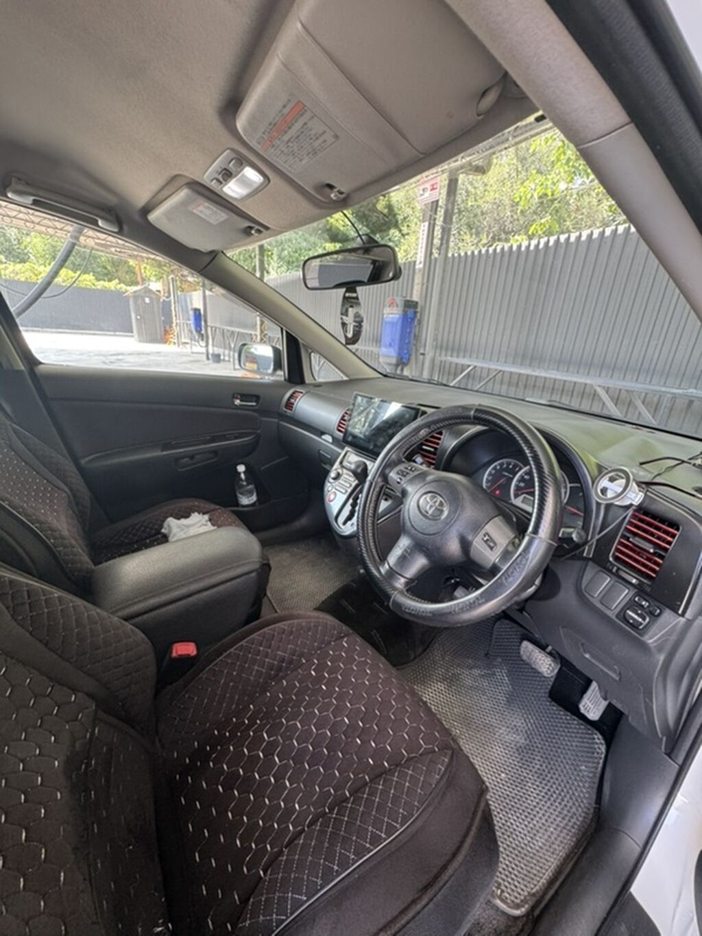 Toyota WISH: 2003 г., Автомат, Бензин, Минивэн: фото 4