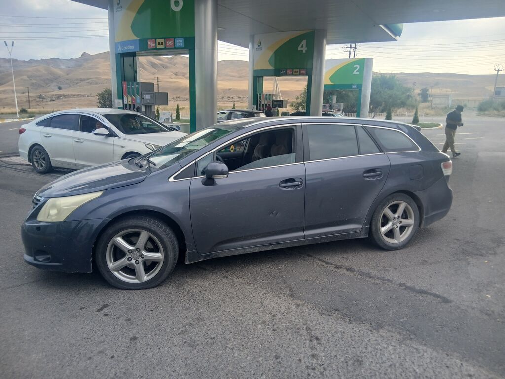 Toyota Avensis: 2009 г., Автомат, Универсал: фото 2