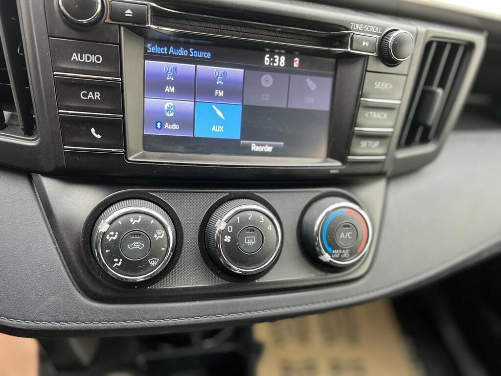 Toyota RAV4 2017, 2.5 л, автомат, бензин: фото 2