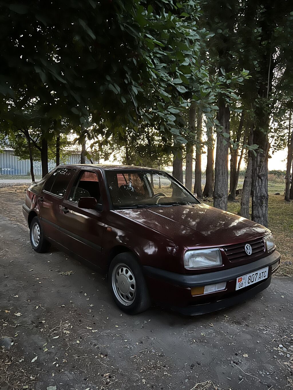 Volkswagen Vento: 1992 г., Бензин, Седан: фото 8
