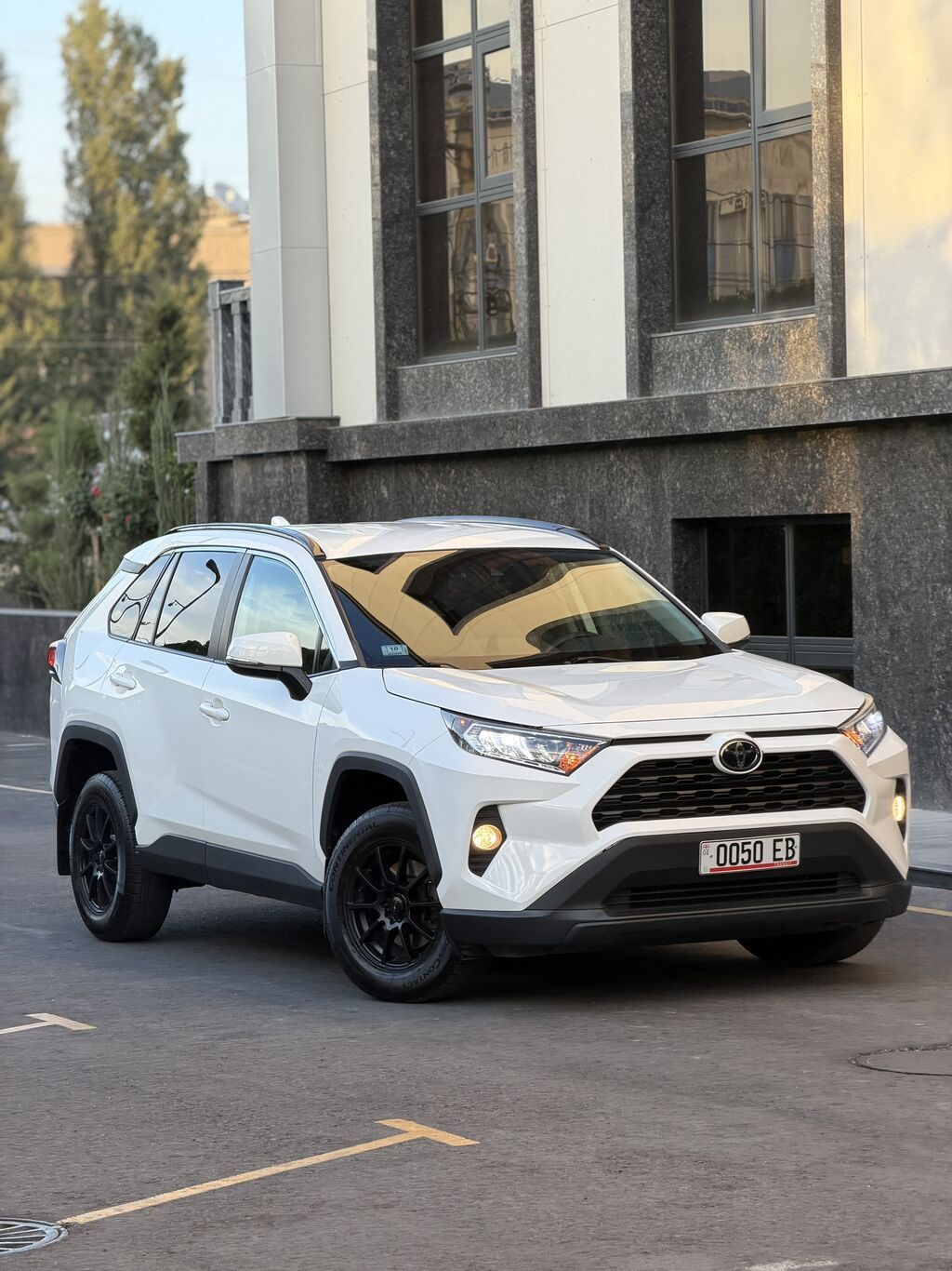 Toyota RAV4: 2020 г., 2.5 л, Автомат, Бензин, Кроссовер: фото 3