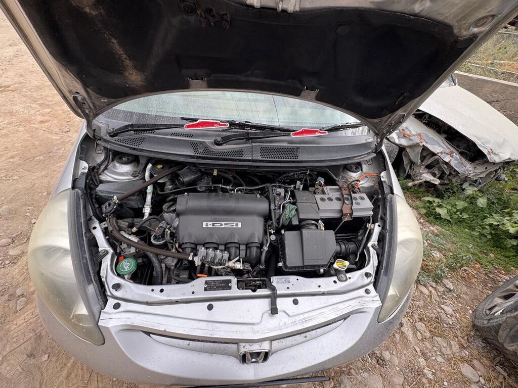 Honda Fit: 2006 г., Бензин, Хэтчбэк: фото 4