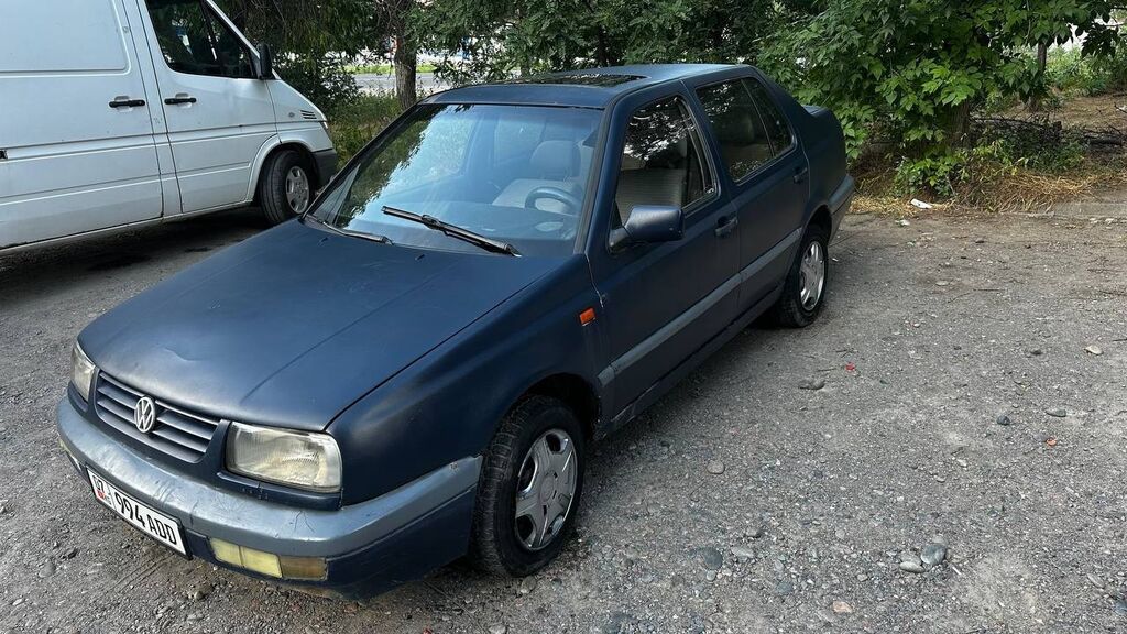 Volkswagen Vento: 1993 г., 1.8 л, Механика, Бензин, Седан: фото 8