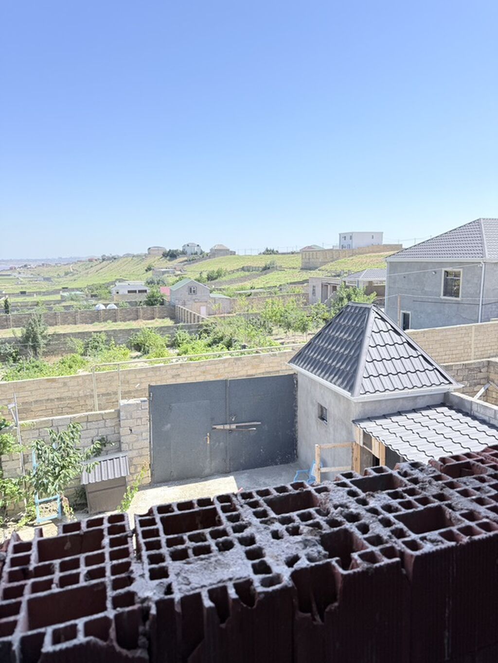 4 otaqlı, 170 kv. m, Təmirsiz