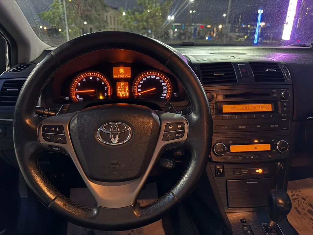Toyota Avensis: 2009 г., 2 л, Автомат, Бензин, Седан: фото 5
