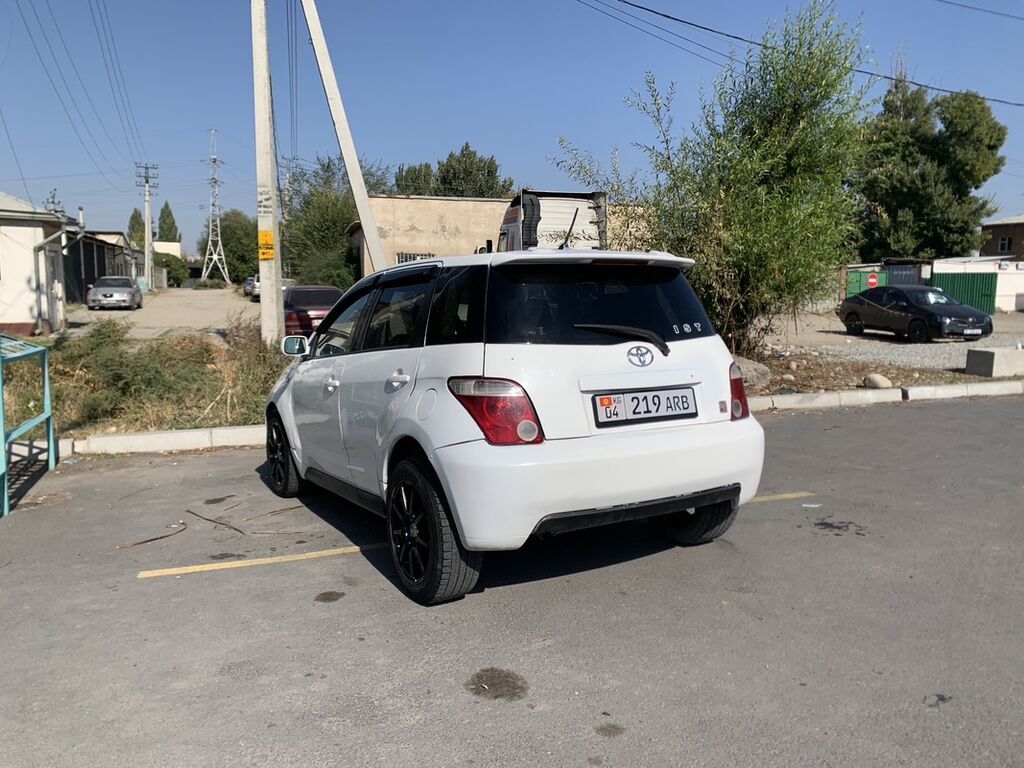 Toyota Ist: 2004 г., 1.5 л, Автомат, Бензин, Хэтчбэк: фото 2