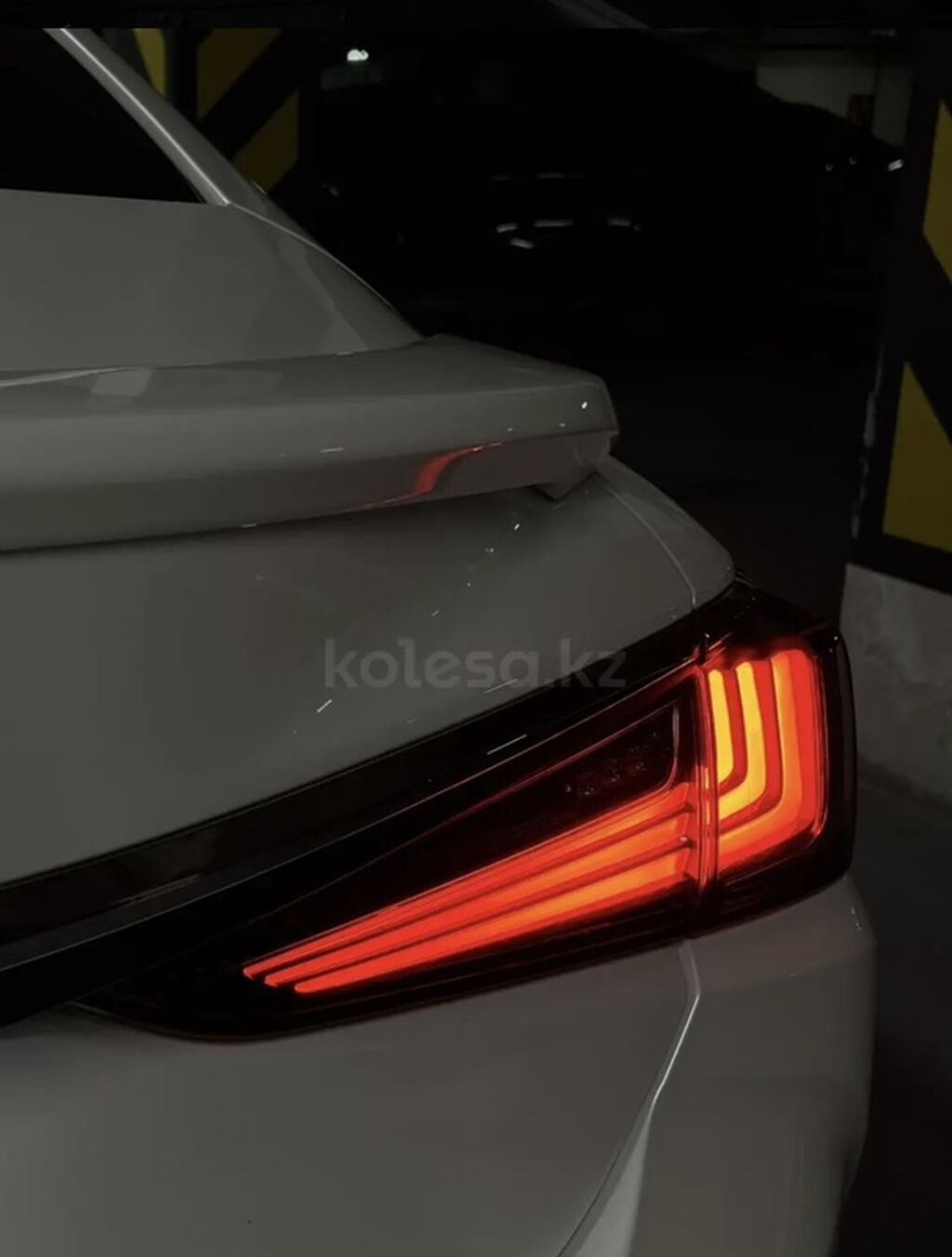 Lexus ES: 2019 г., Гибрид, Седан: фото 7