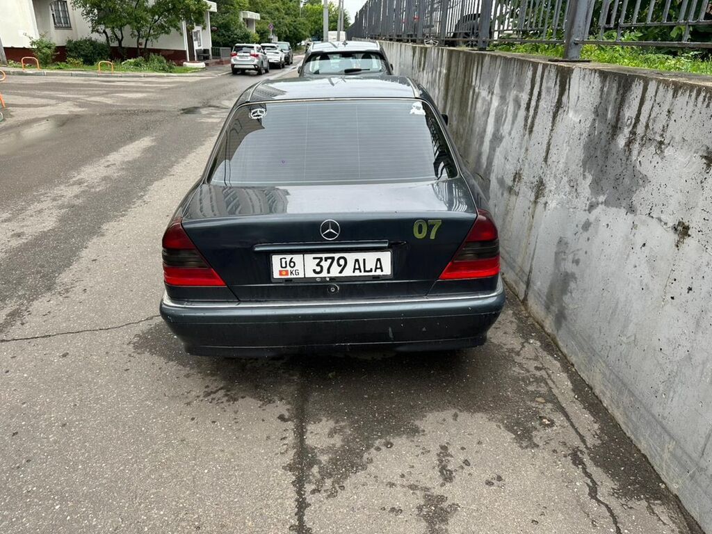 Mercedes-Benz E-Class: 1998 г., 1.8 л, Механика, Бензин, Седан: фото 2