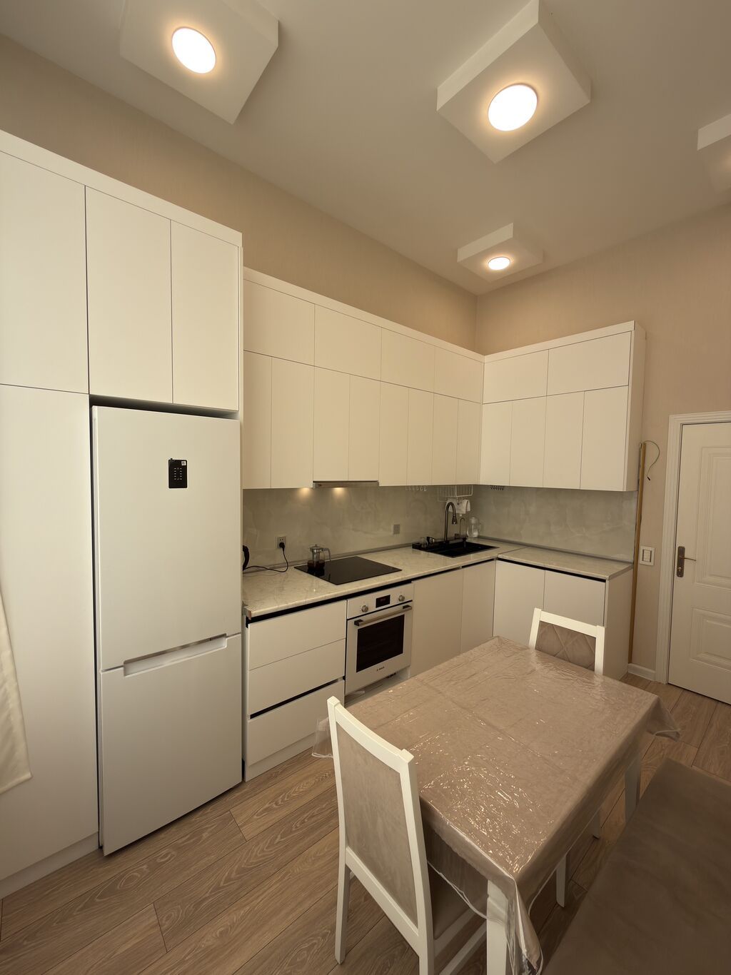 2 otaqlı, Yeni tikili, m. Qara Qarayev, 82 kv. m