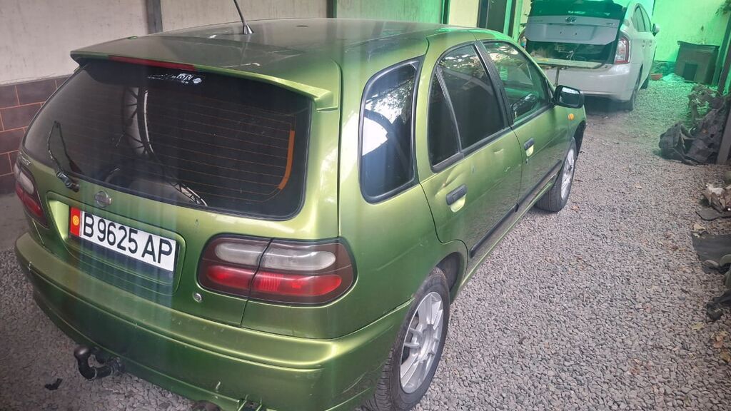 Nissan Almera: 1998 г., 1.4 л, Механика, Бензин, Хэтчбэк: фото 1