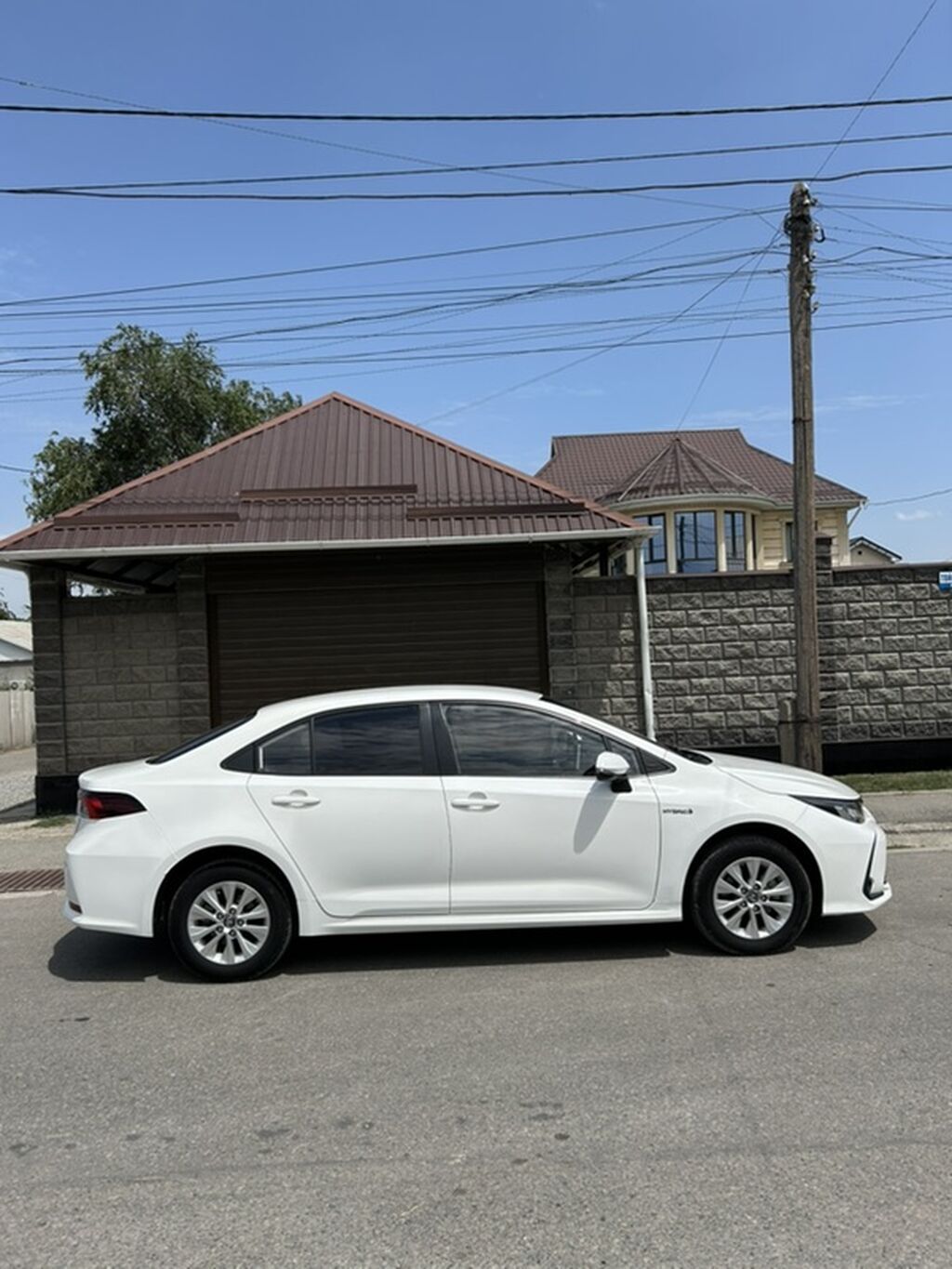 Toyota Corolla: 2021 г., 1.8 л, Вариатор, Гибрид, Седан: фото 2