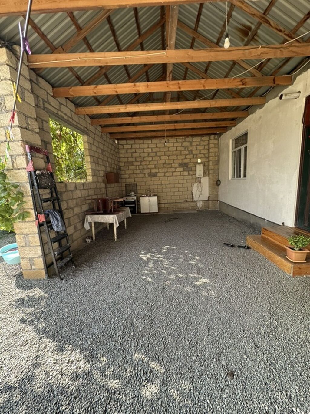 Satılır: 3 otaqlı həyət evi (fotoşəkillərdə) - Geniş dəhliz, taxta