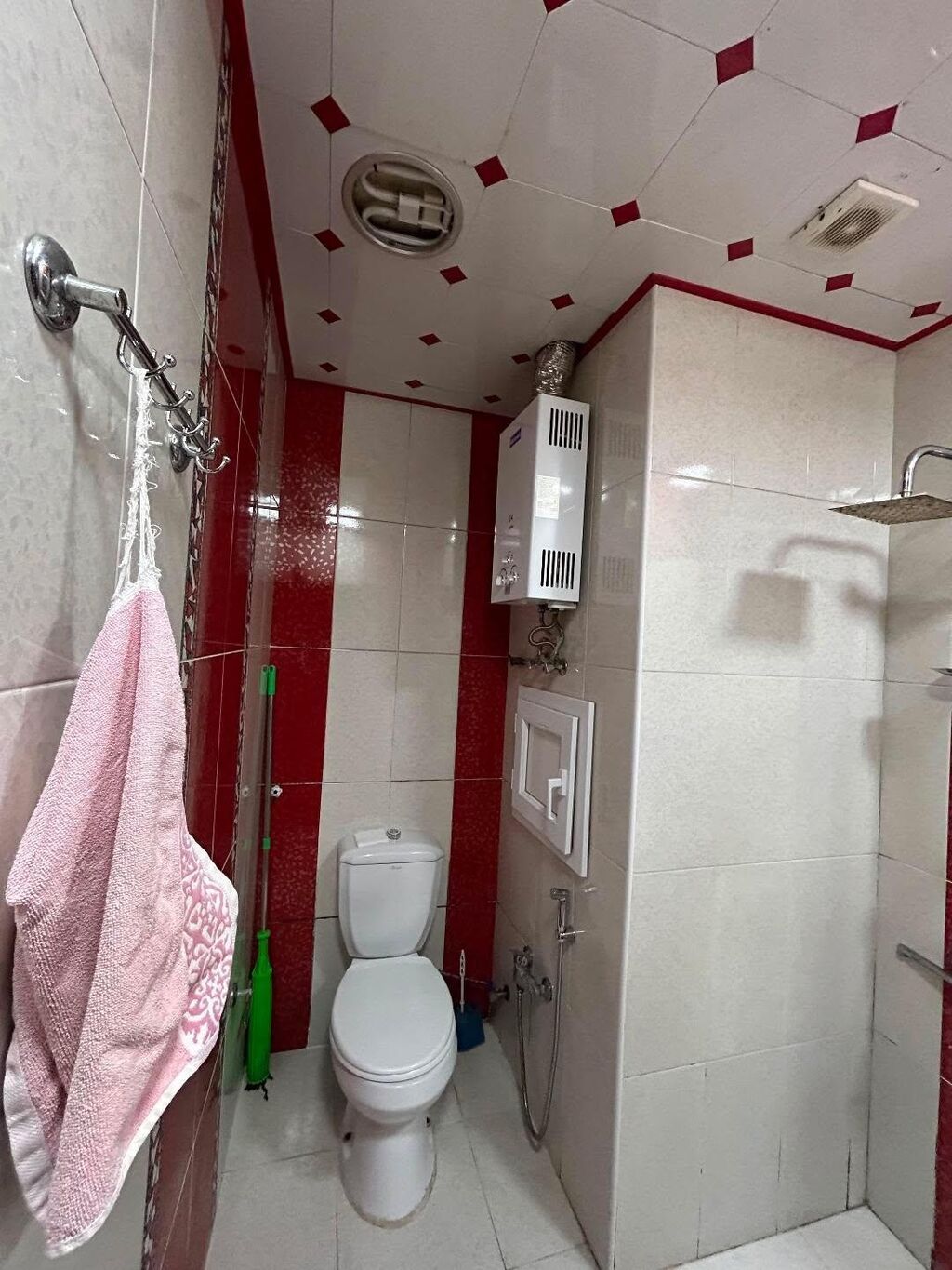 20 Yanvarda metroya 3- 4 dəqiqəlik məsafədə yerləşən 3 otaqlı evə 2