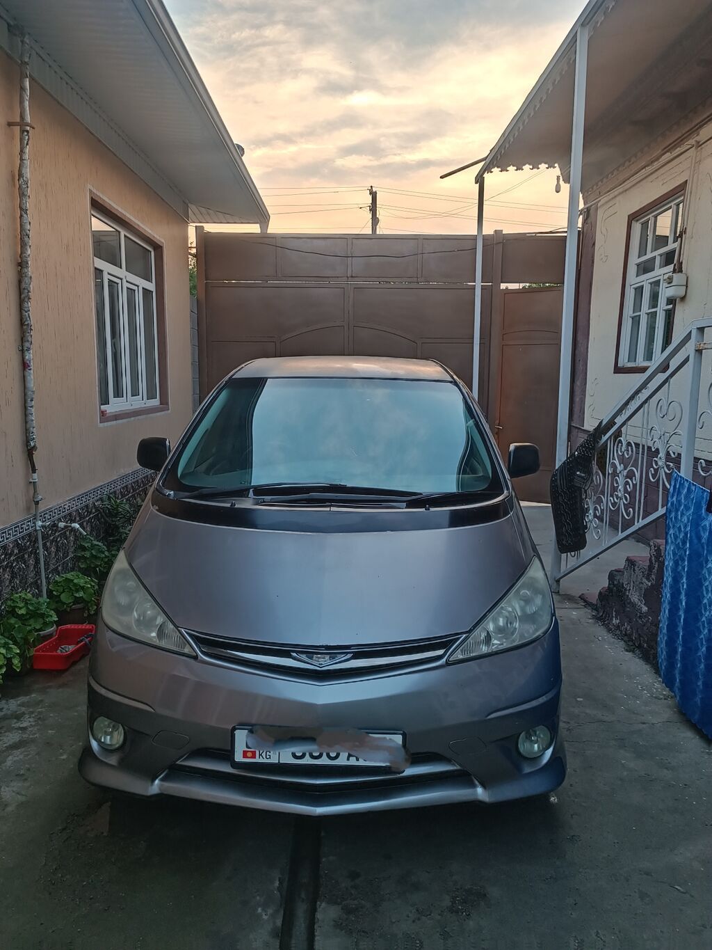Toyota Estima: 2003 г., 2.4 л, Вариатор, Газ, Минивэн: фото 1