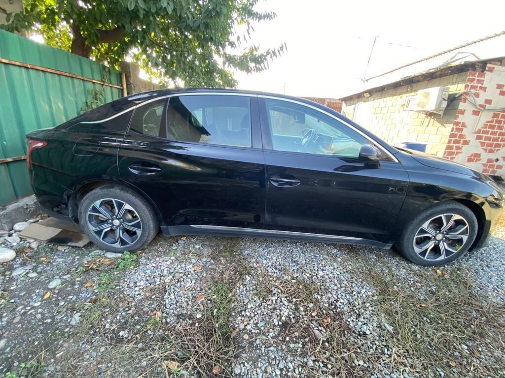 Hongqi E-QM5, электрический седан Кузов и дизайн - Черный 4‑дверный: фото 3